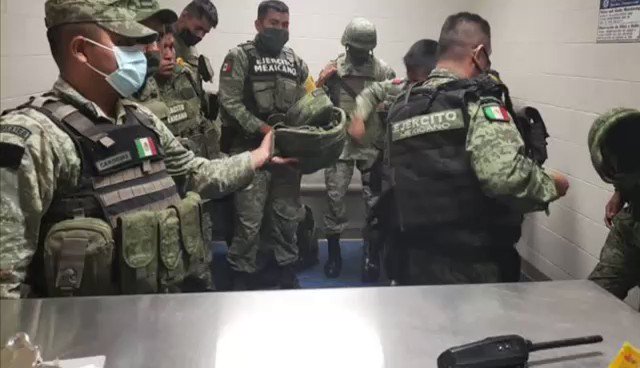 Abogados de militares detenidos por caso Ayotzinapa aseguran que prisión tiene más tintes políticos que legales