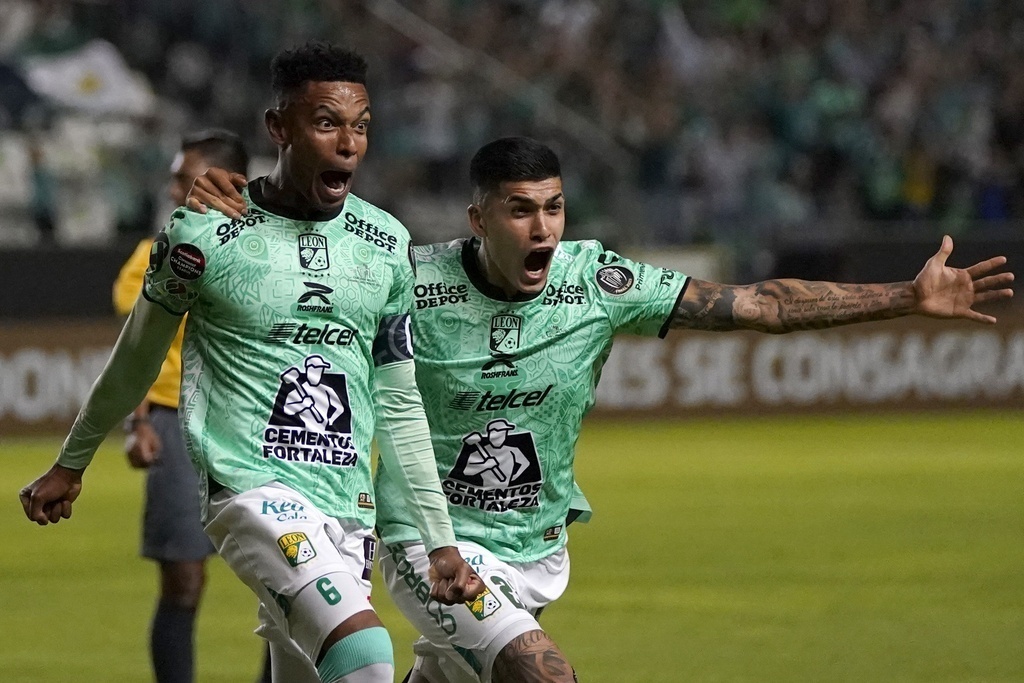 León consigue apretado triunfo 2-1 ante LAFC de Vela en ida de la final de la CONCACAF