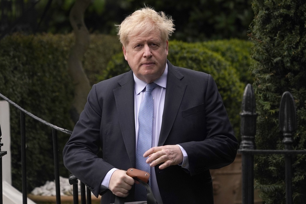 Boris Johnson renuncia como legislador británico ante sanción inminente