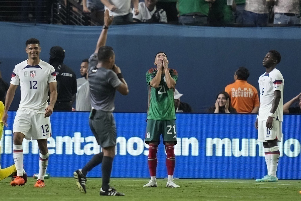 CONCACAF condena el grito homofóbico de los aficionados mexicanos