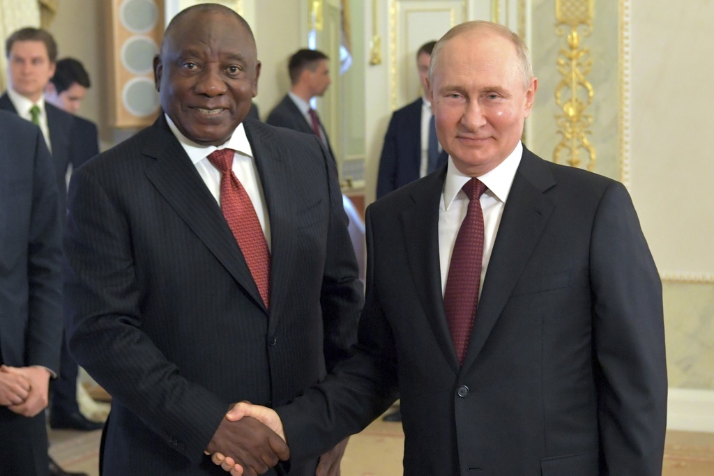 Líderes africanos conversan con Putin sobre plan de paz; no hay avances visibles