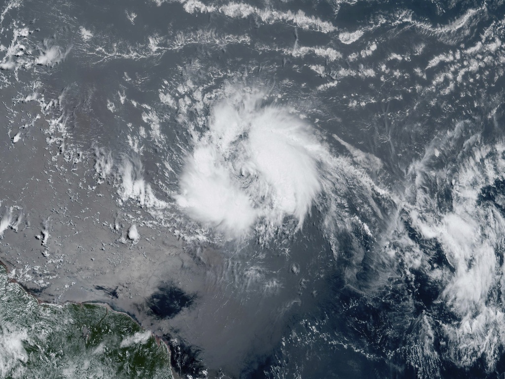 Tormenta tropical Bret avanza hacia el Caribe oriental