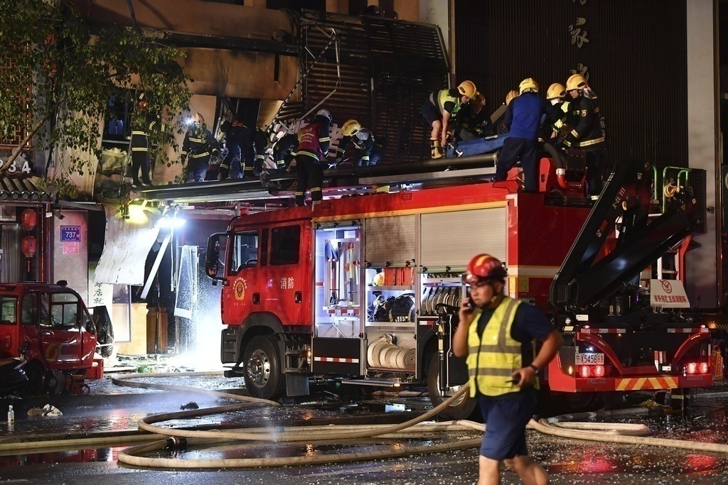 Mueren 31 personas por explosión en restaurante de China