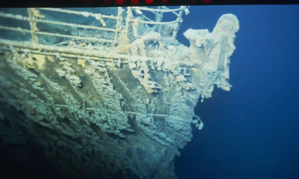 Buscan sumergible desaparecido que llevaba a gente a ver el Titanic