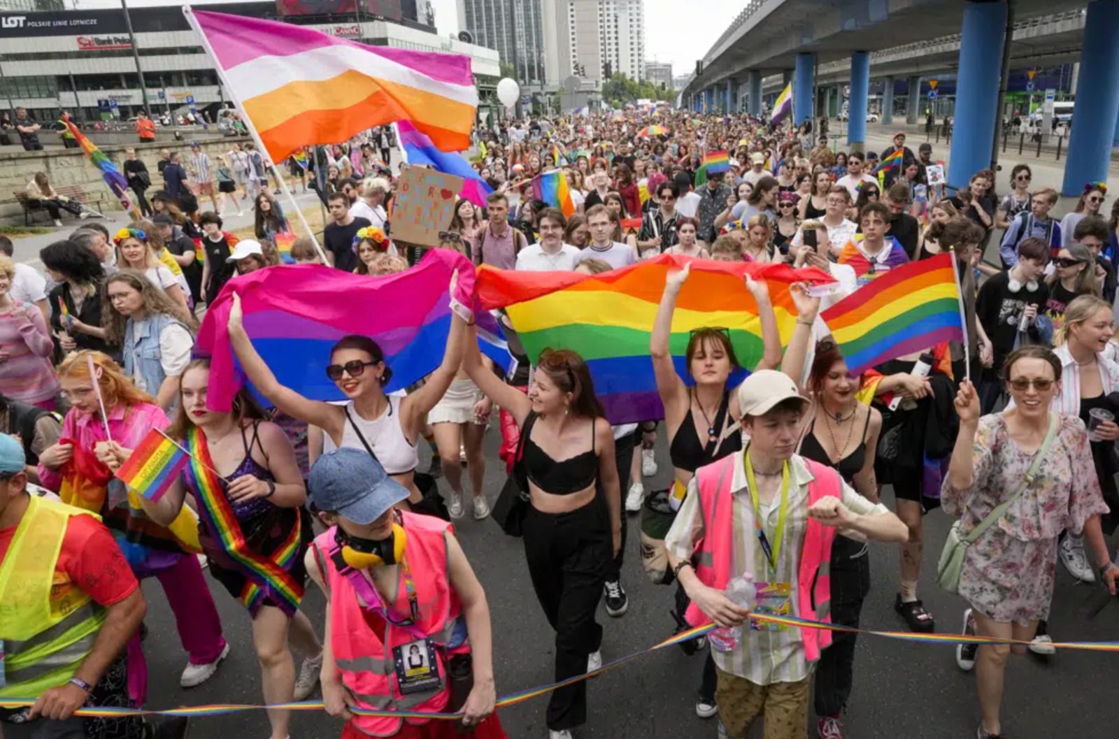 Rodzice walczą o prawa osób transpłciowych dla swoich dzieci i innych osób w konserwatywnej Polsce