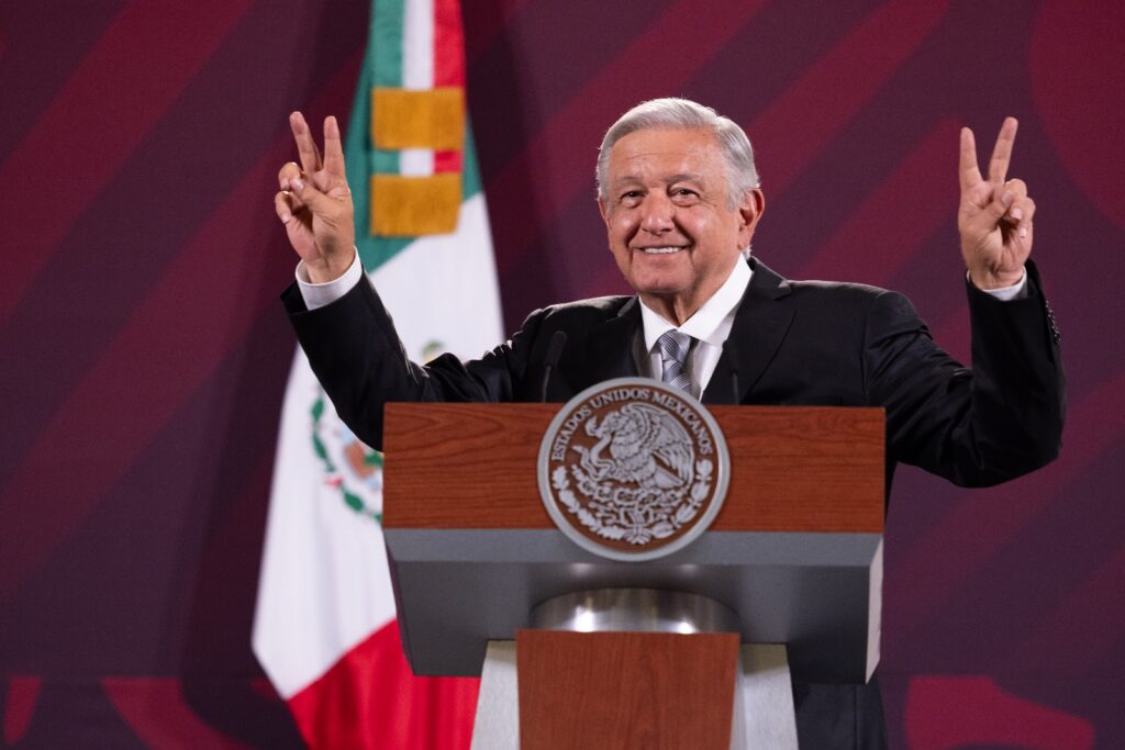 AMLO pide que “no decida Narro” a próximo rector de la UNAM; asegura que no intervendrá en elección