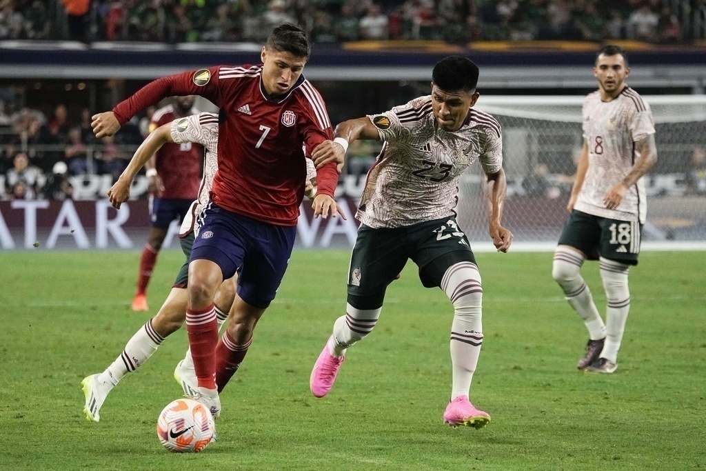 México se complica, pero vence a Costa Rica y avanza a semifinales de la Copa Oro