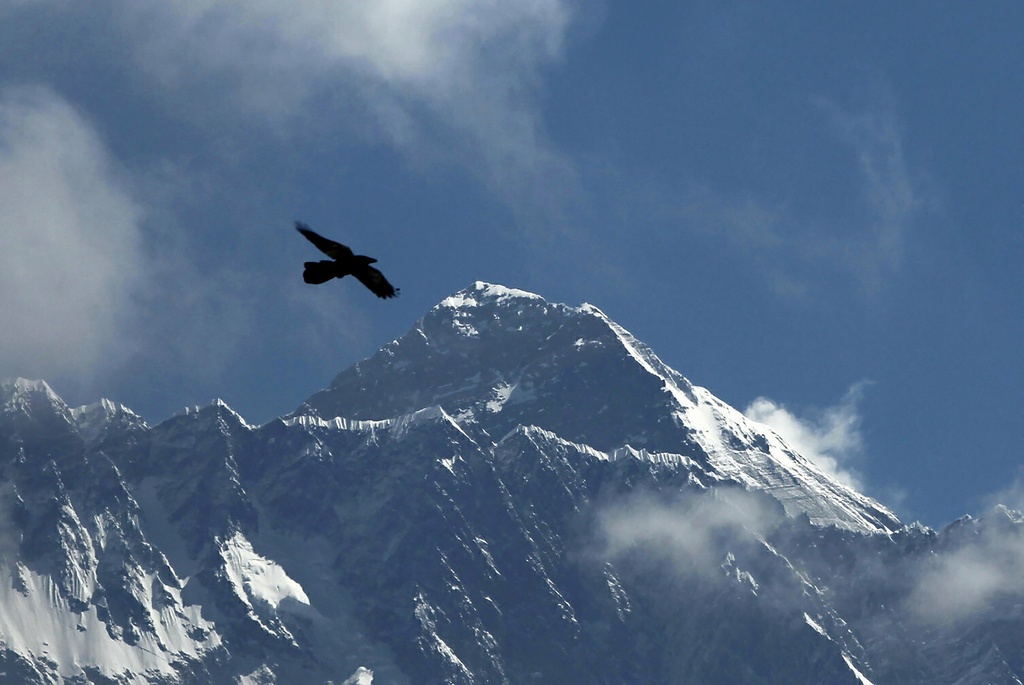 Mueren 5 turistas mexicanos y piloto al estrellarse helicóptero en Nepal