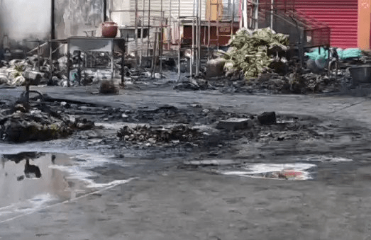 Hombres enmascarados prenden fuego a mercado en Toluca; hay 9 muertos