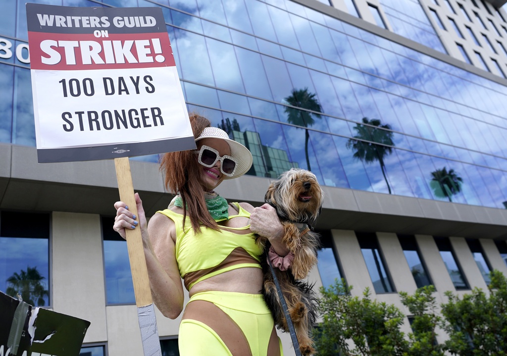 Huelga de guionistas de Hollywood cumple 100 días