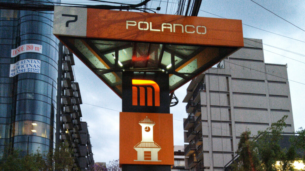 Salida del Metro Polanco - 2022