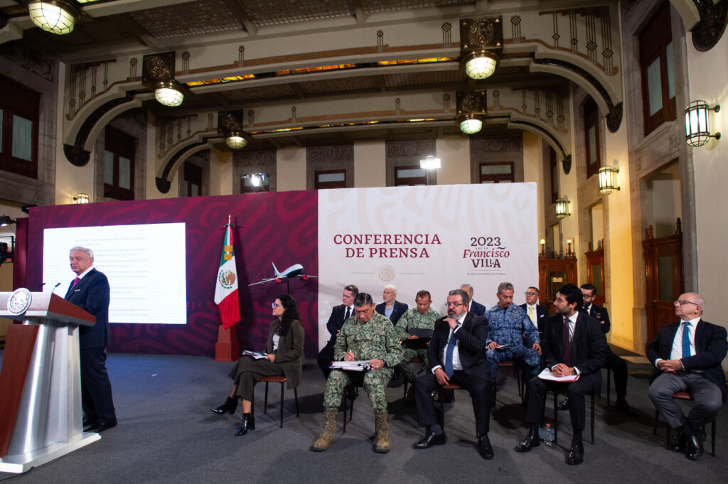 AMLO evita hablar de finalistas del Frente Amplio por México: “Son tan rectos y honestos los del TEPJF y el INE”, ironiza