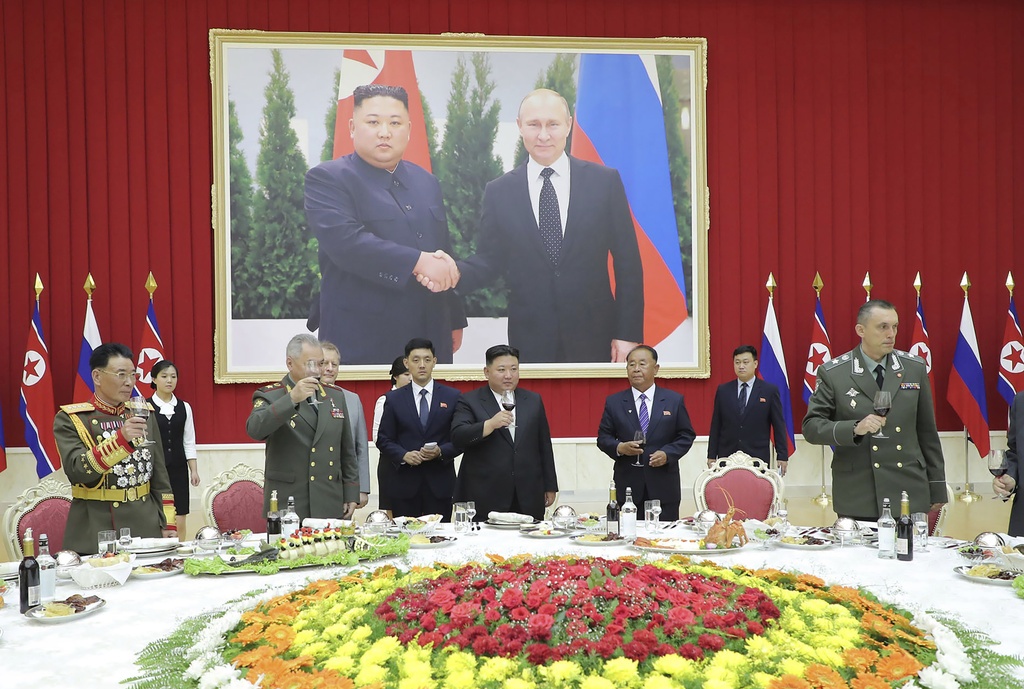 Kim Jong Un podría reunirse con Vladímir Putin en Rusia este mes, dice funcionario de EUA