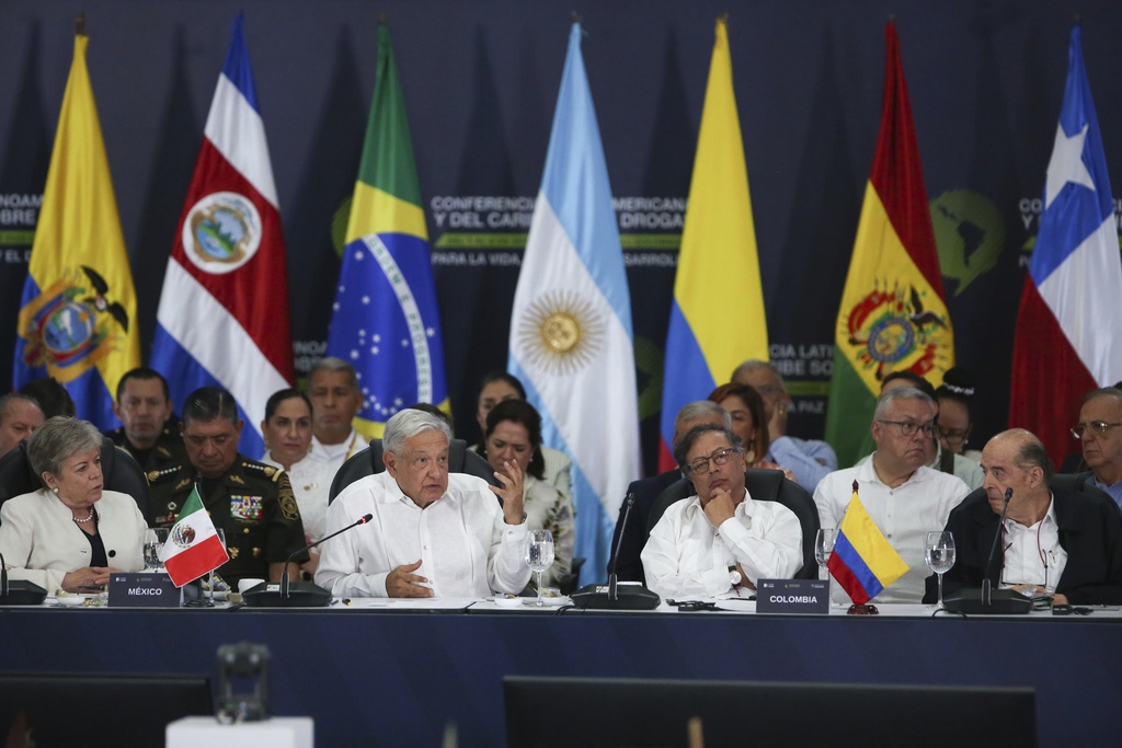 Presidentes de Colombia y México clausuran cumbre regional antidrogas en Cali