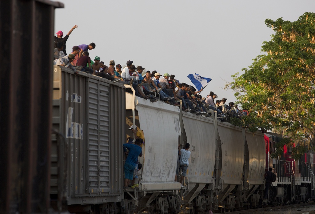 La mayor empresa ferroviaria de México suspende trenes de carga ante creciente flujo de migrantes
