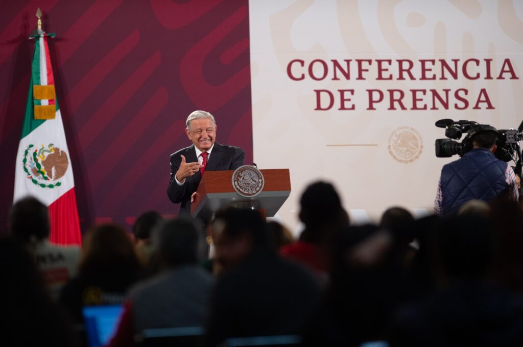 López Obrador expuso el itinerario de su gira de cuatro días por Colombia y Chile en la que lo acompañarán los titulares de SEDENA, SEMAR y SRE