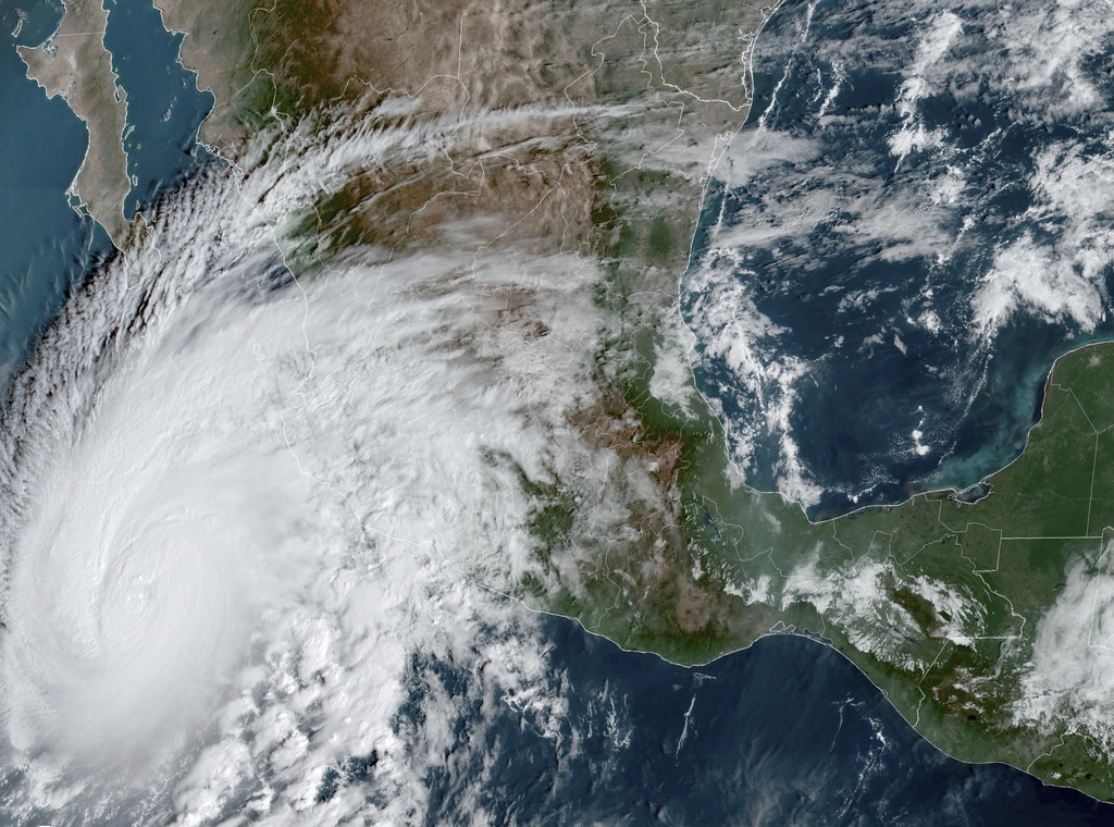 Huracán Norma se dirige a Los Cabos; Tammy ya es huracán en el Atlántico