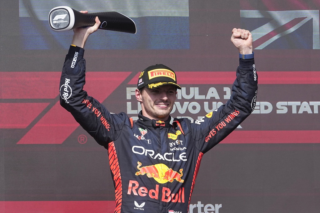 Verstappen logra ardua 50ma victoria en F1 en el GP de EUA; Hamilton descalificado