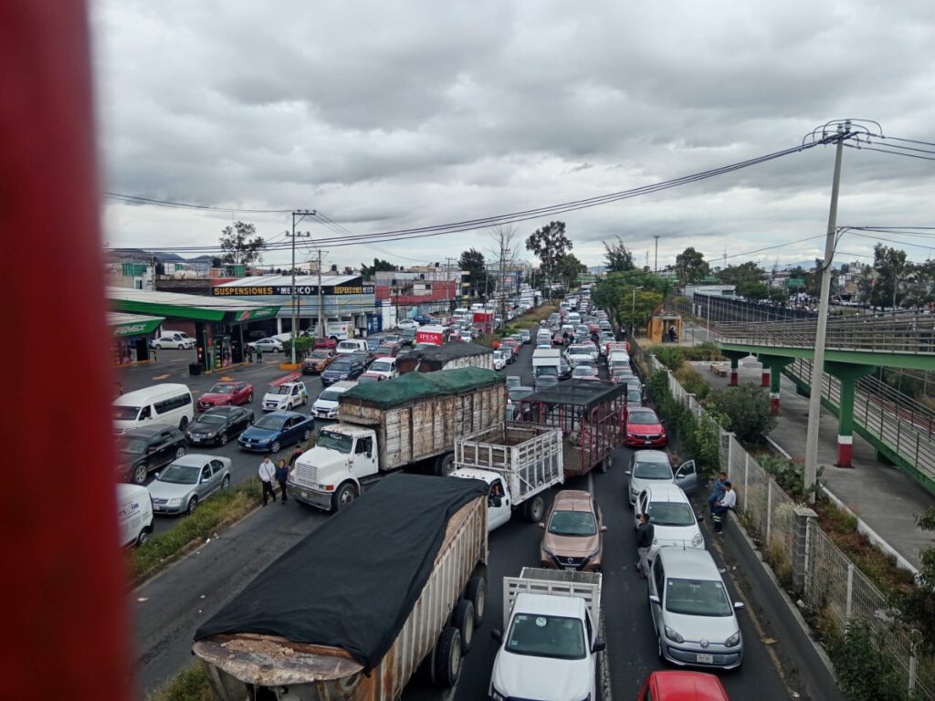 Transportistas de Edomex bloquean vialidades en demanda de seguridad