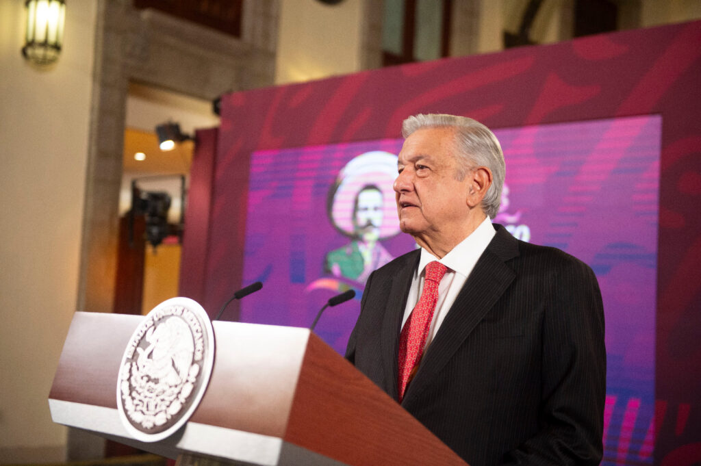 AMLO justifica condecoración a Cienfuegos y reitera que no está implicado en caso Ayotzinapa