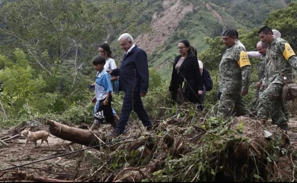 AMLO regresa a CDMX tras encabezar reunión en Acapulco por daños de huracán Otis