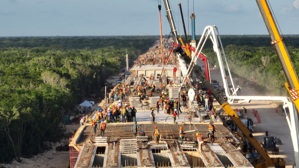 AMLO reconoce contribución de trabajadores de la construcción mexicanos a consolidación del Tren Maya