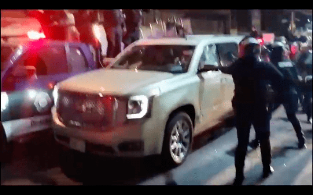 Tras video donde policías de CDMX golpean camioneta se detuvo a 4 con narcóticos
