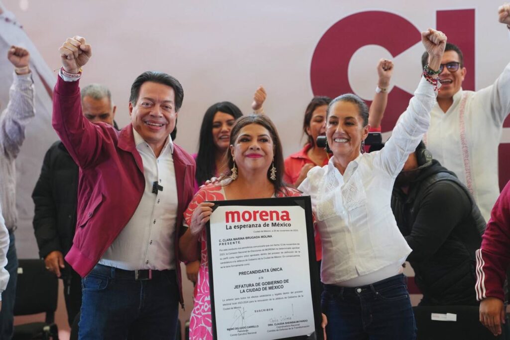 Morena entrega a Clara Brugada constancia como precandidata a Jefatura de Gobierno de CDMX