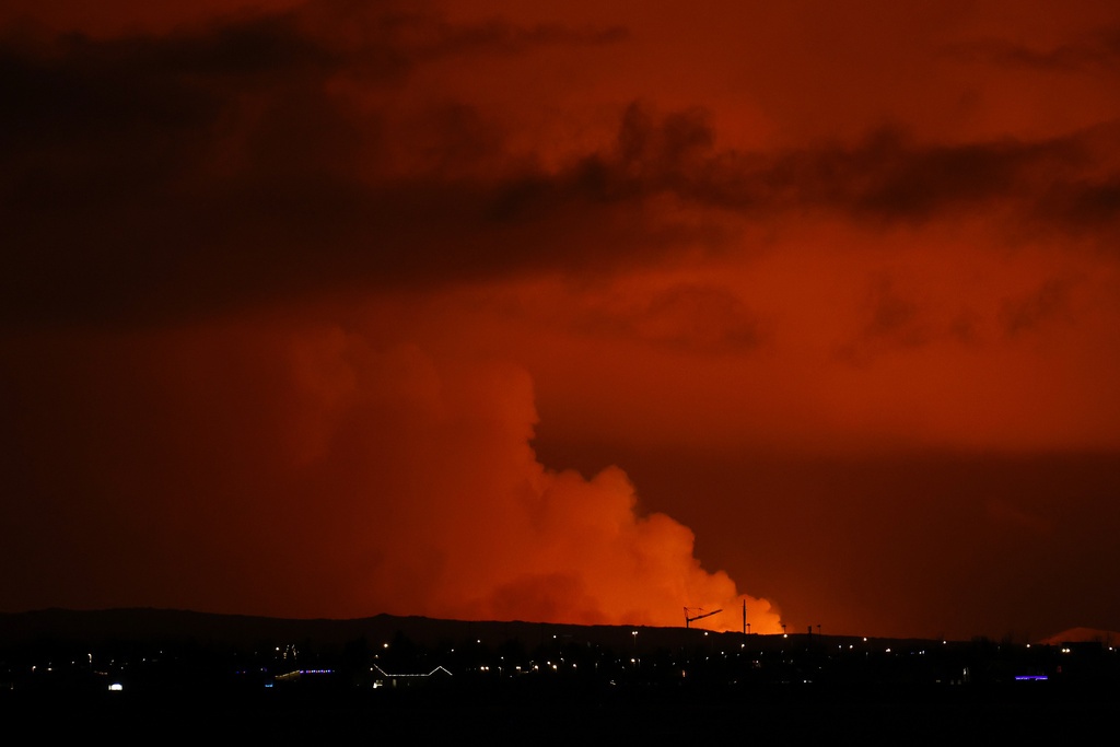 Volcán hace erupción en Islandia semanas después de que miles de personas fueran evacuadas
