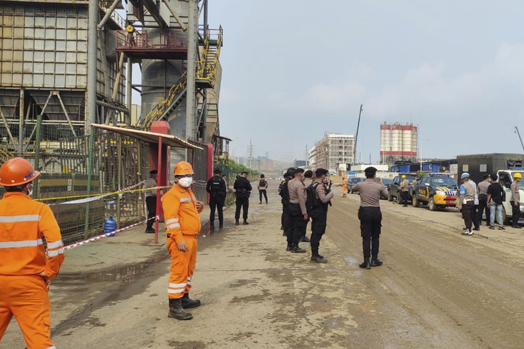 Mueren 18 por explosión de horno de fundición de níquel en Indonesia