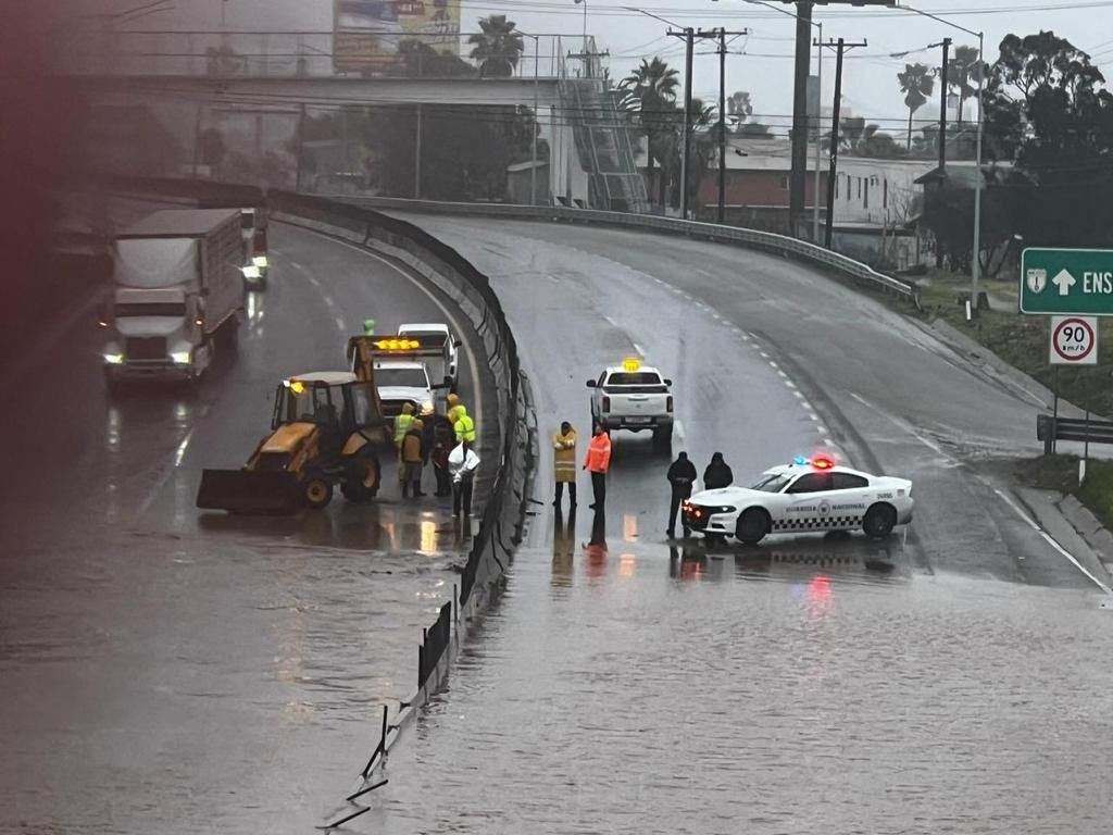Tras intensas lluvias GN auxilia a población afectada en Baja California