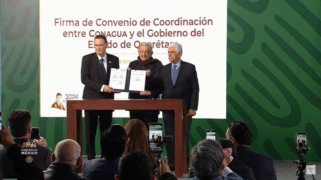 AMLO y Kuri firman abasto de agua en Querétaro "para las próximas generaciones"