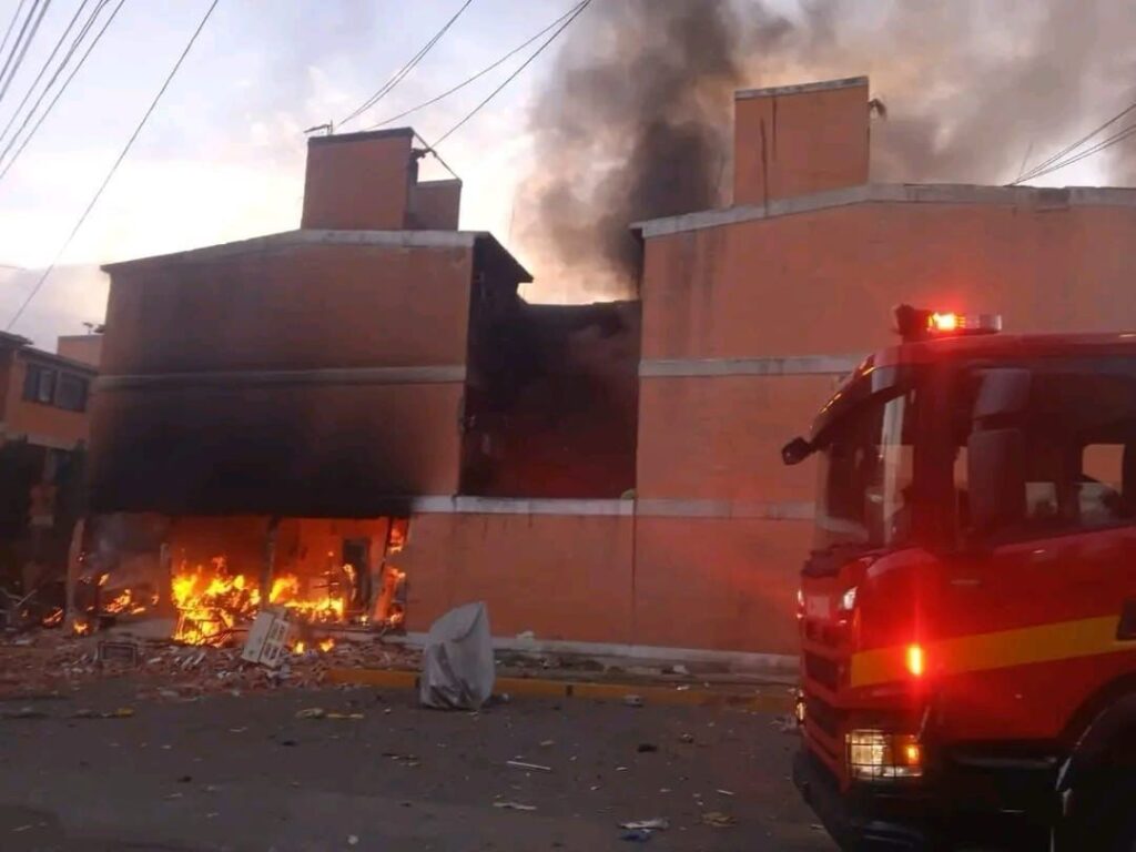 Incendia unidad en Villa Tepozanes, Los Reyes La Paz, en Edomex (Video)