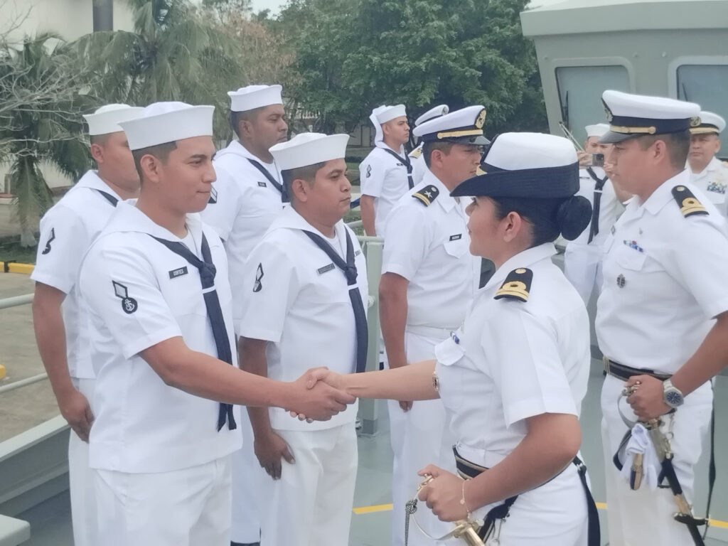 SEMAR nombró a la Teniente de Navío Laura Elena Pérez Martínez titular del buque Uxmal