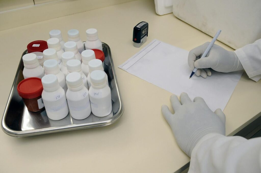 Autoriza Cofepris 200 nuevos insumos; destacan dos vacunas contra la Covid-19