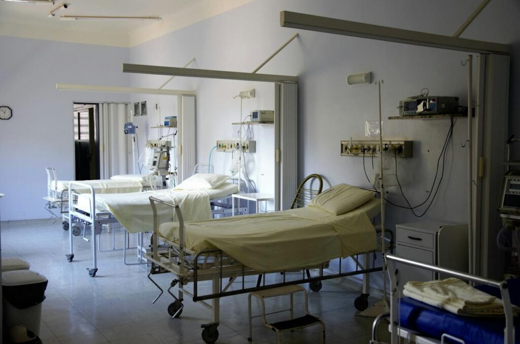 Existen camas hospitalarias suficientes para atender casos de Covid, asegura Secretaría de Salud