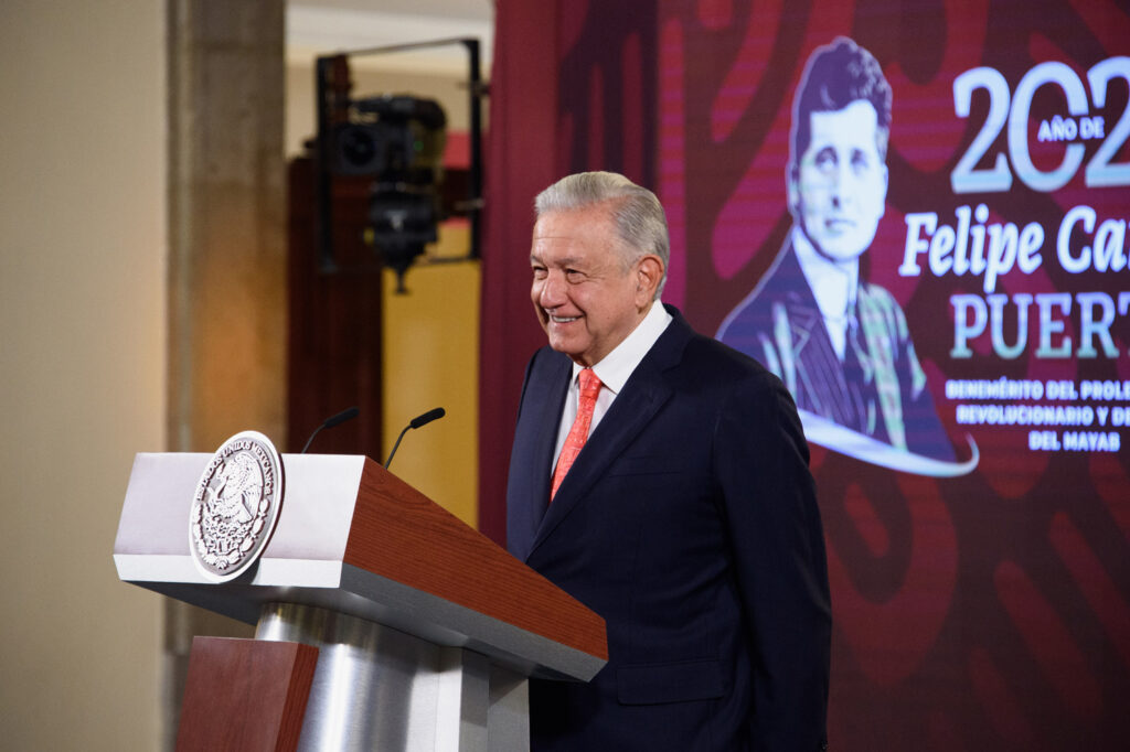 AMLO critica “besamanos” de oposición con la OEA tras visita de Xóchitl Gálvez