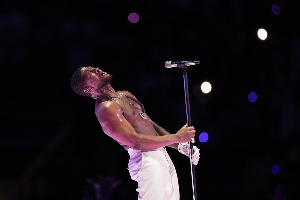 Usher logra un espectáculo de medio tiempo destacado en el Super Bowl