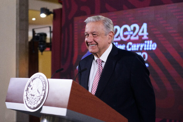 López Obrador pidió a los asistentes a su mañanera que eviten temas que puedan violar las normativas electorales