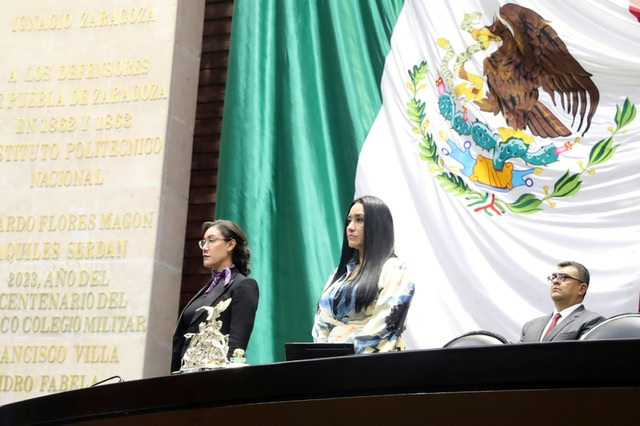 Guardan diputados minutos de silencio por deceso de elementos de la Armada de México