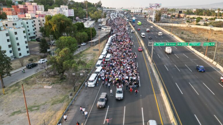 Marcha del Silencio con casi 15 mil personas bloquearon autopista México-Pachuca
