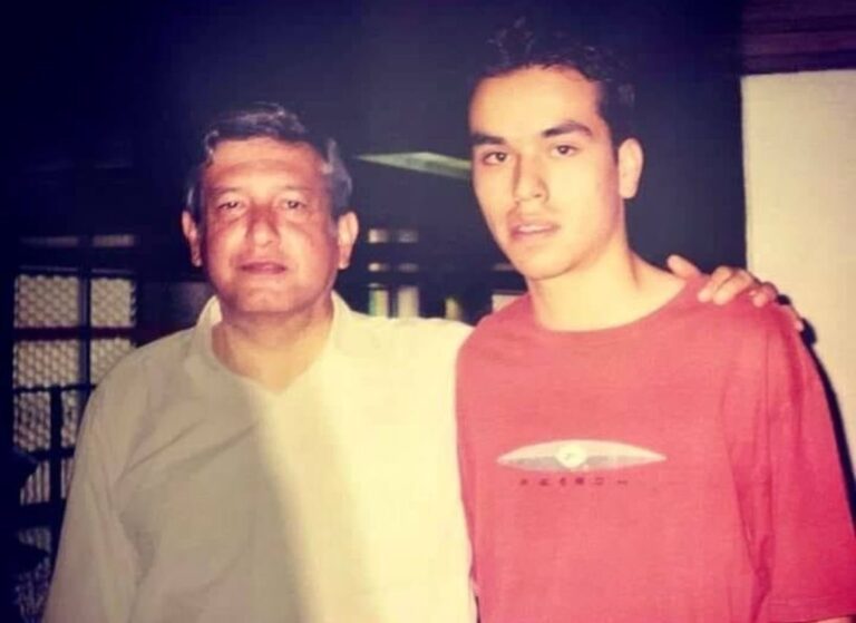 Filtran foto de Máynez junto a AMLO, acusa a PRIAN