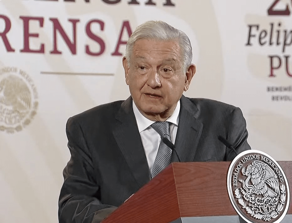 Diplomáticos mexicanos en Ecuador "sí son candidatos" a Medalla Belisario Domínguez, dice AMLO