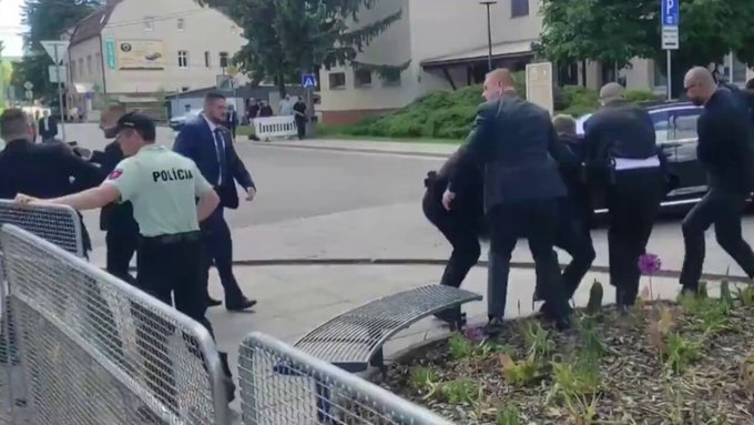 Primer ministro eslovaco Robert Fico herido de bala tras reunión de gobierno (Video)
