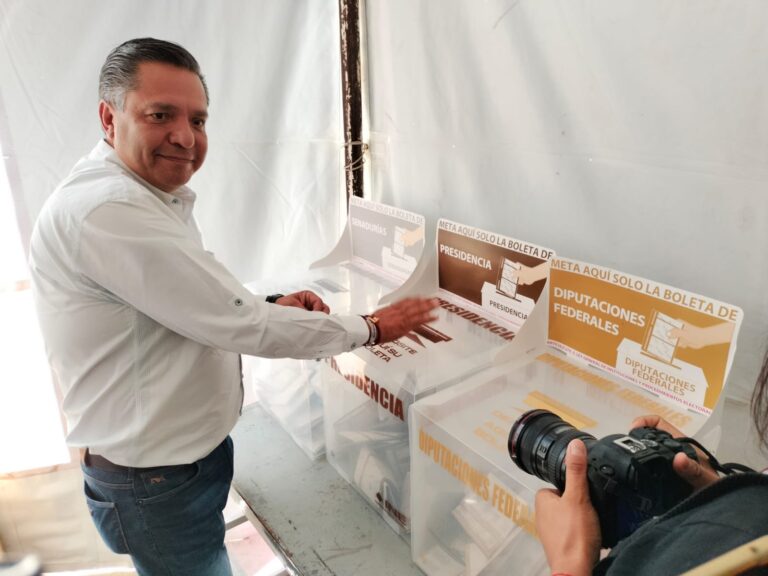 Alcalde de Toluca Ricardo Moreno acude a votar